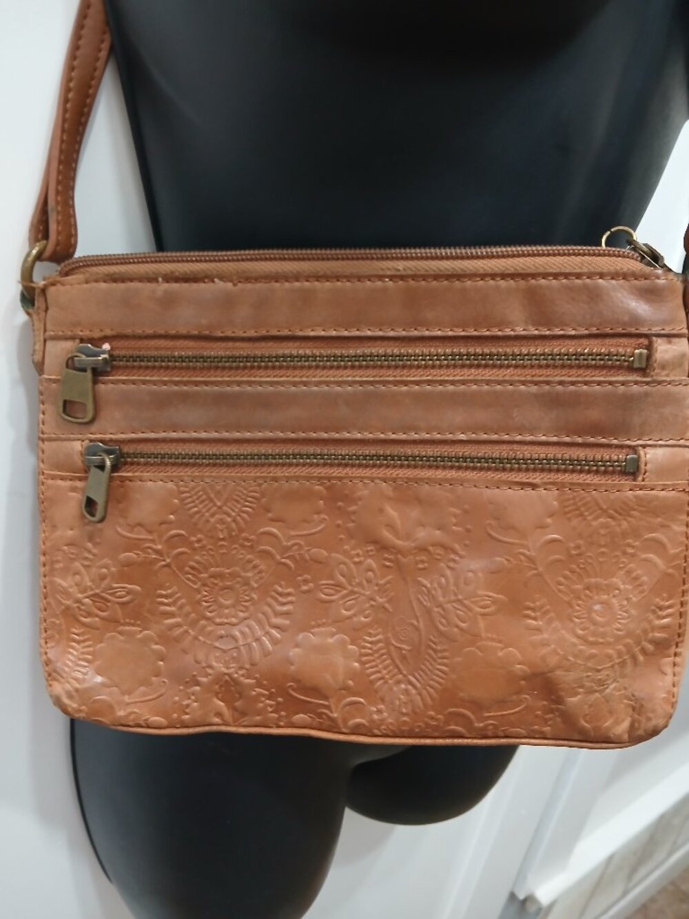 The Sak Tooled Crossbody🤎